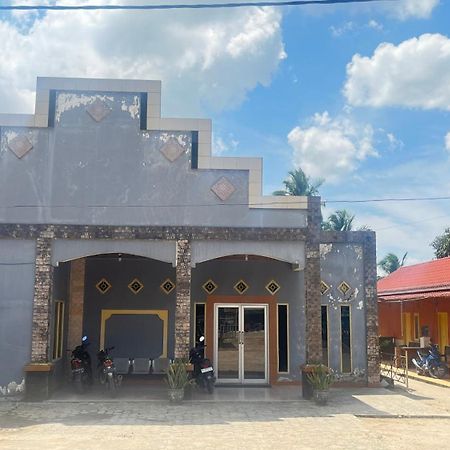 Oyo 93119 Guest House Leo Patra Muara Badak Exterior foto