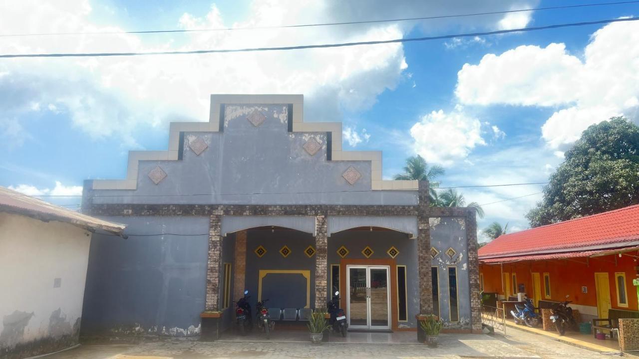 Oyo 93119 Guest House Leo Patra Muara Badak Exterior foto