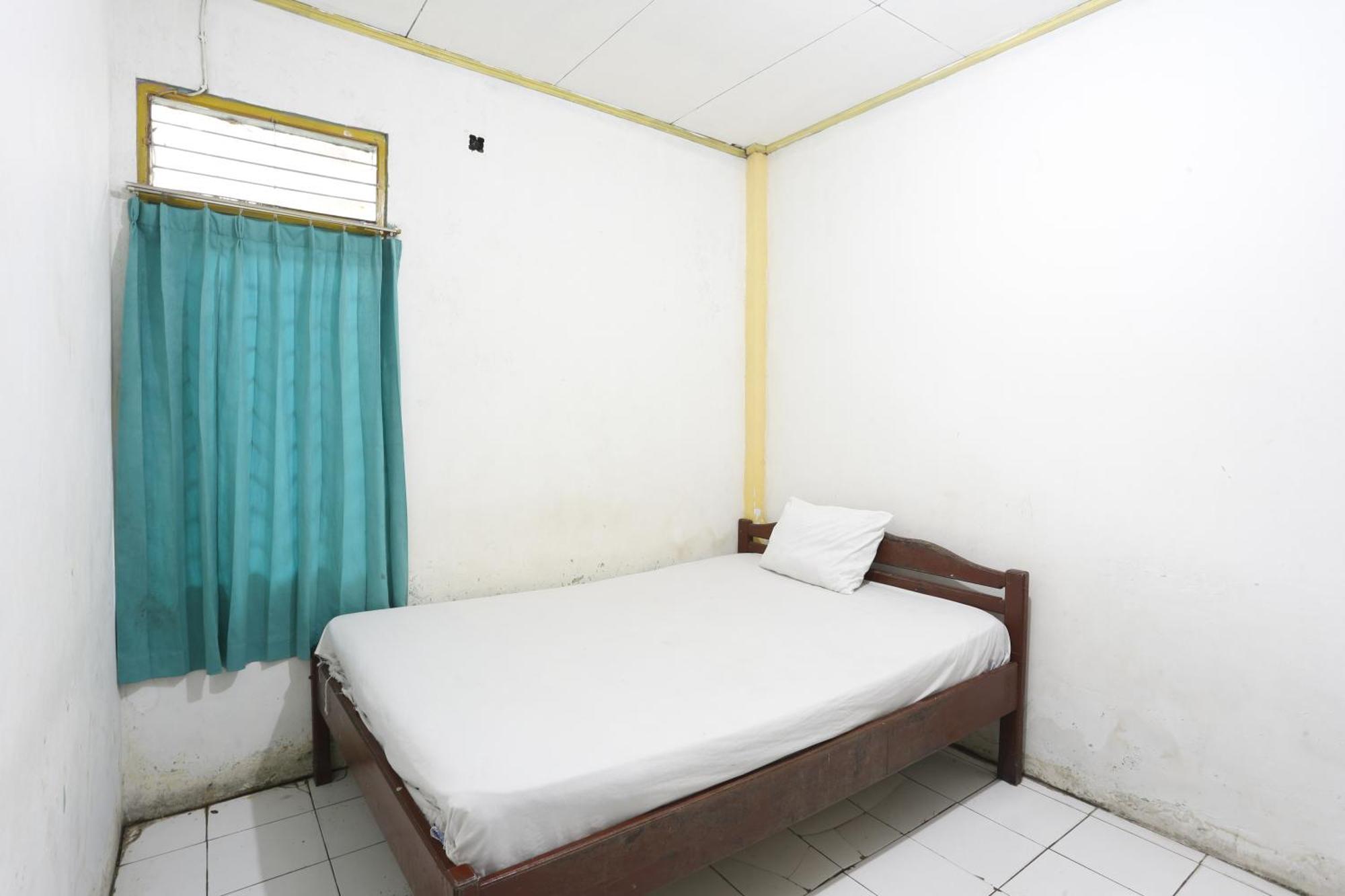 Oyo 93119 Guest House Leo Patra Muara Badak Exterior foto